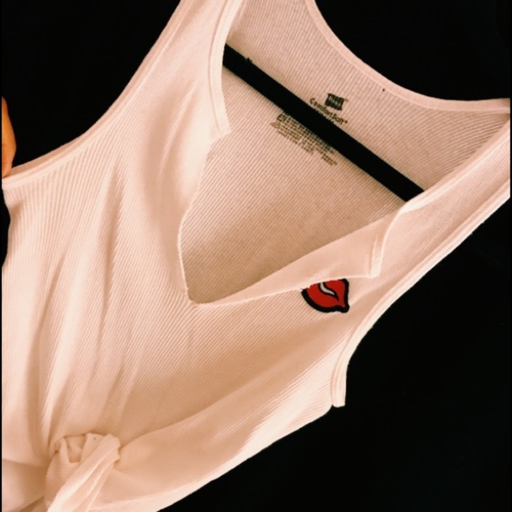 LIP PATCH TIE UP WIFE BEATER SHIRT